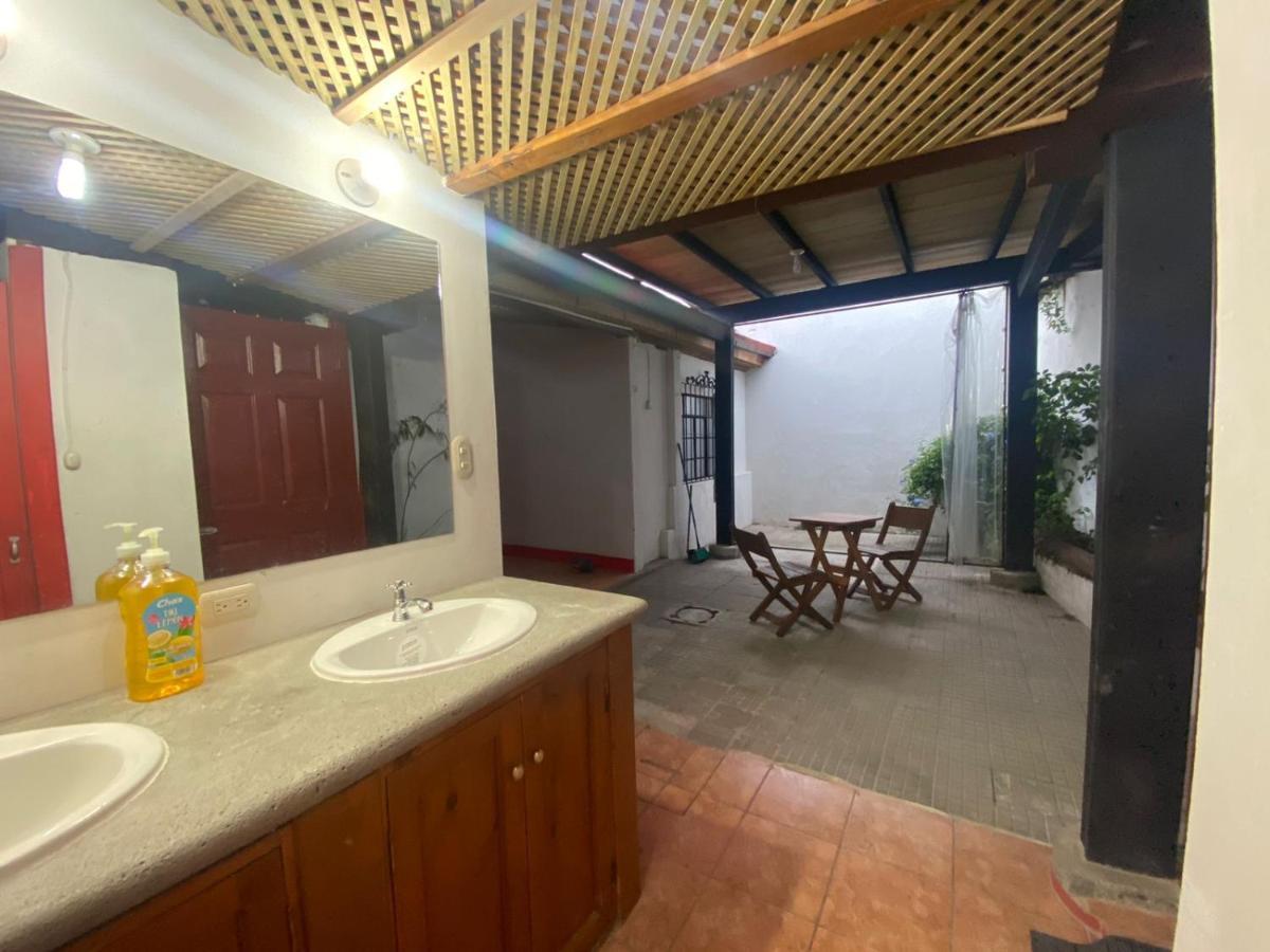 El Extranjero Hostal Antigua Zewnętrze zdjęcie
